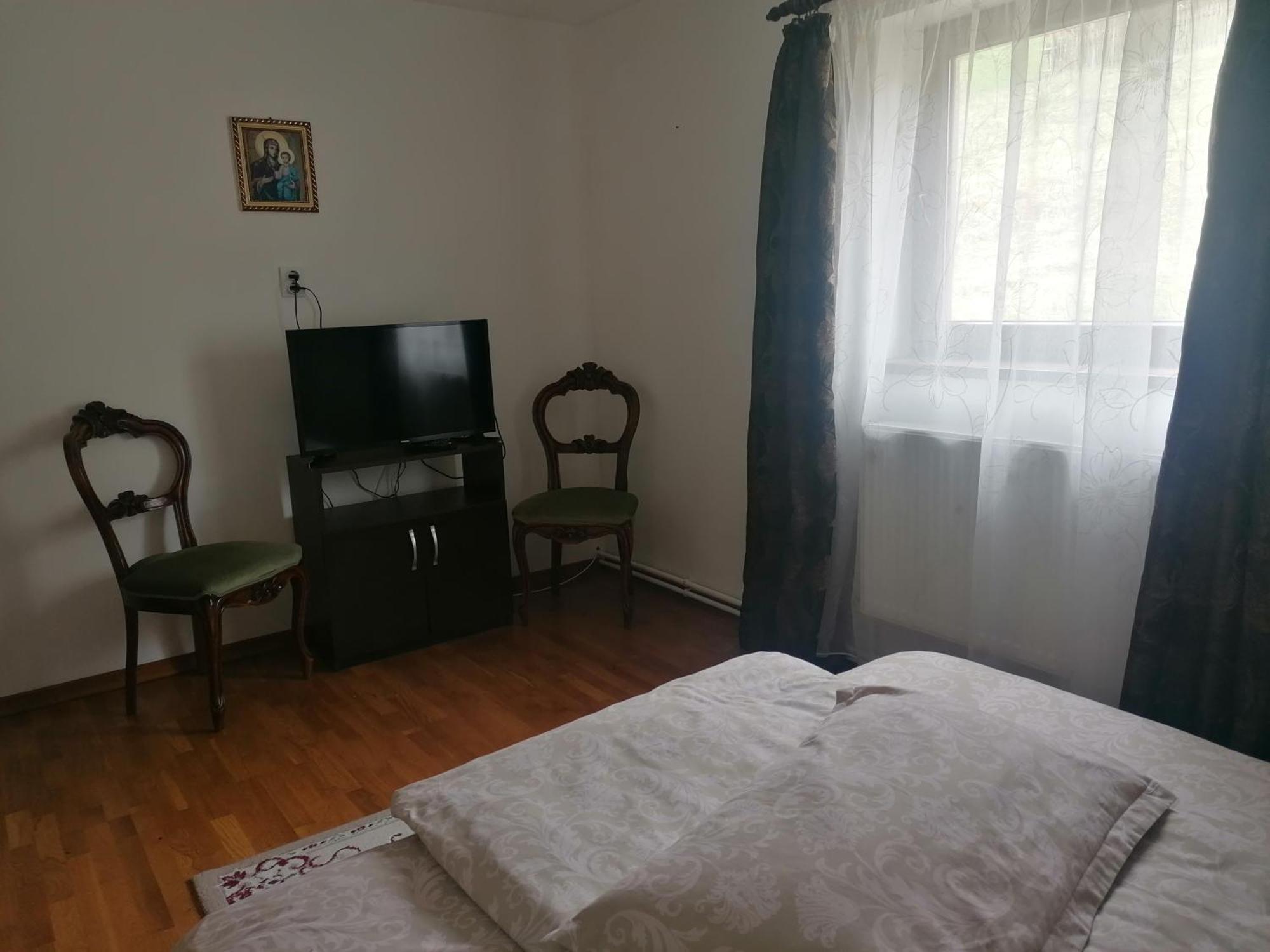 Pensiunea Casa Fierarul din Bucovina Vatra Moldoviţei Cameră foto