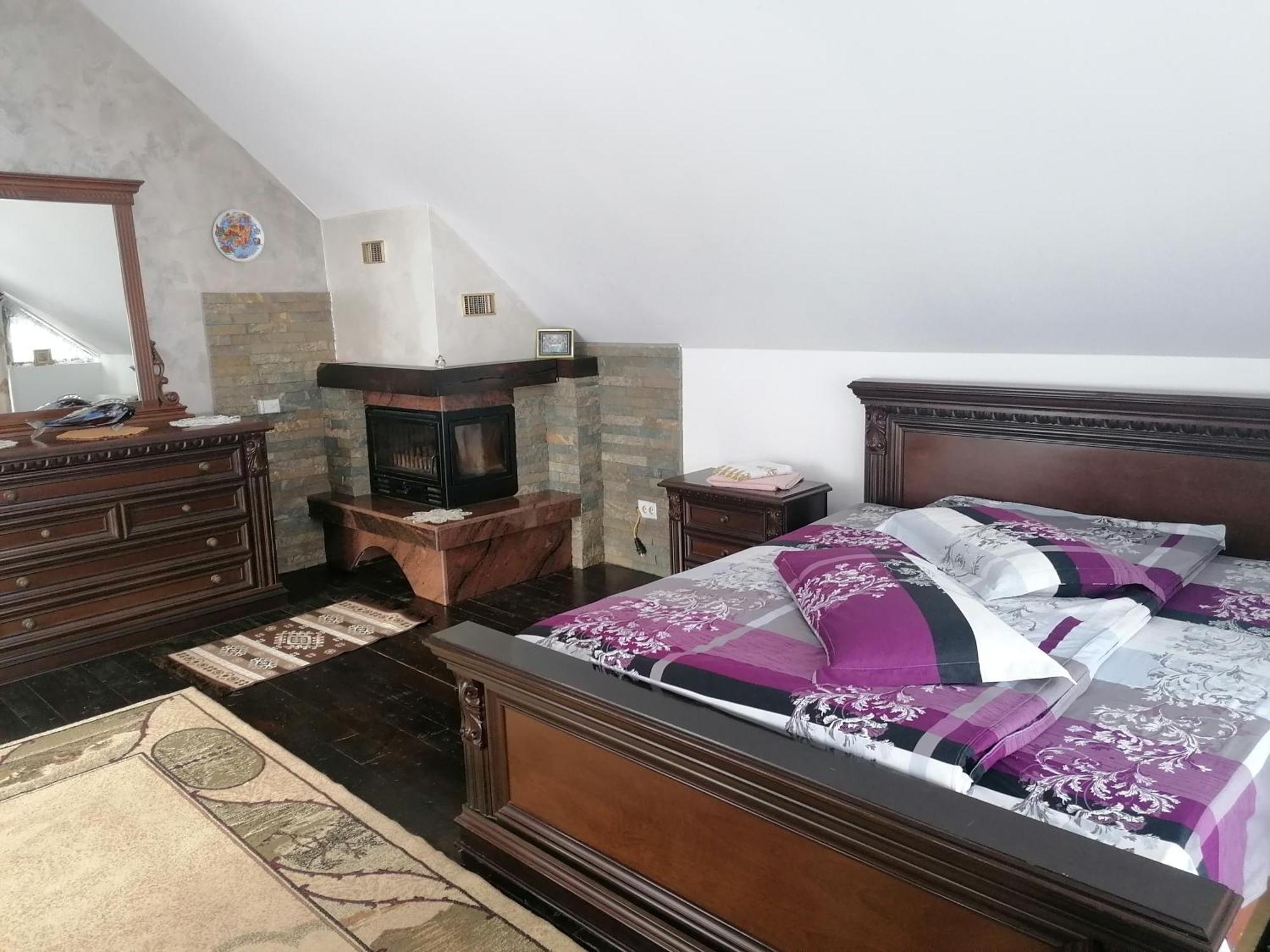 Pensiunea Casa Fierarul din Bucovina Vatra Moldoviţei Cameră foto