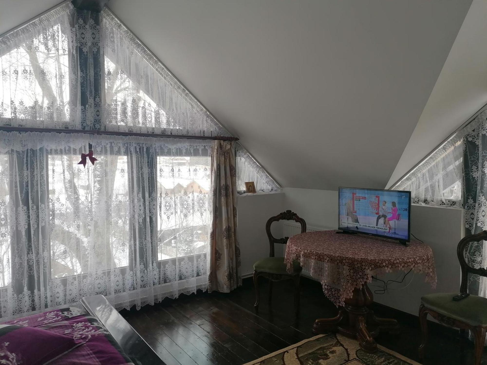 Pensiunea Casa Fierarul din Bucovina Vatra Moldoviţei Cameră foto